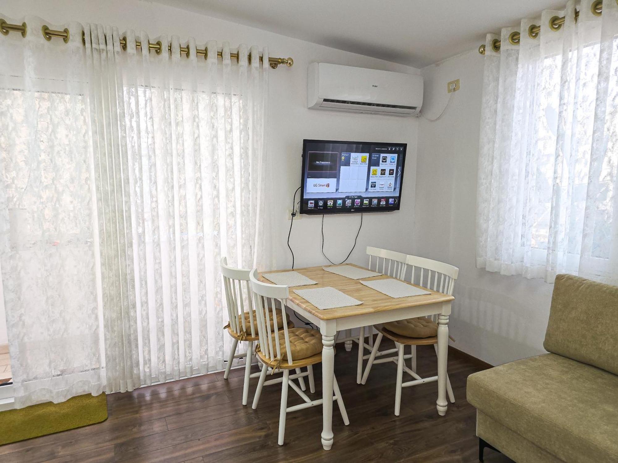 Lake Park 2Br Apartment Tirana Bagian luar foto