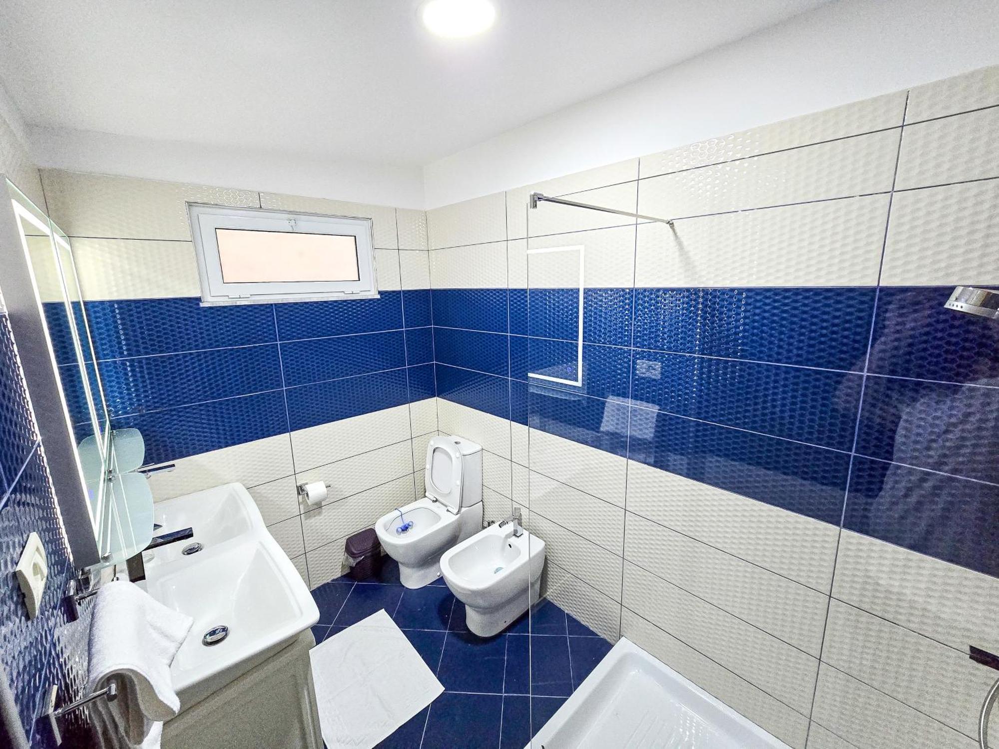 Lake Park 2Br Apartment Tirana Bagian luar foto