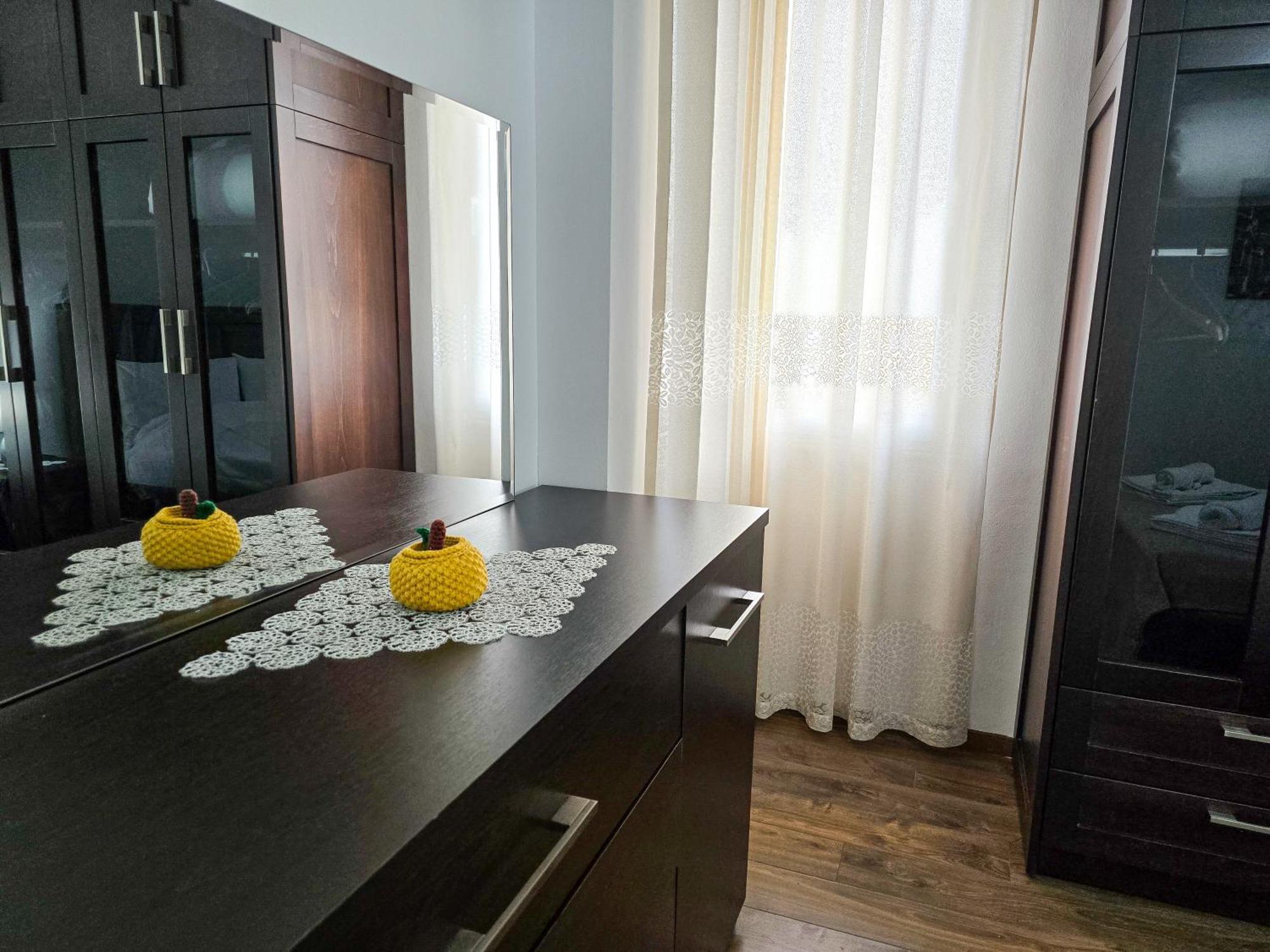 Lake Park 2Br Apartment Tirana Bagian luar foto
